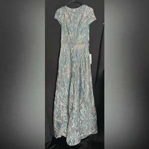 Mac Duggal 20498 NWT Green Floral Embroidered Short Sleeve Gown